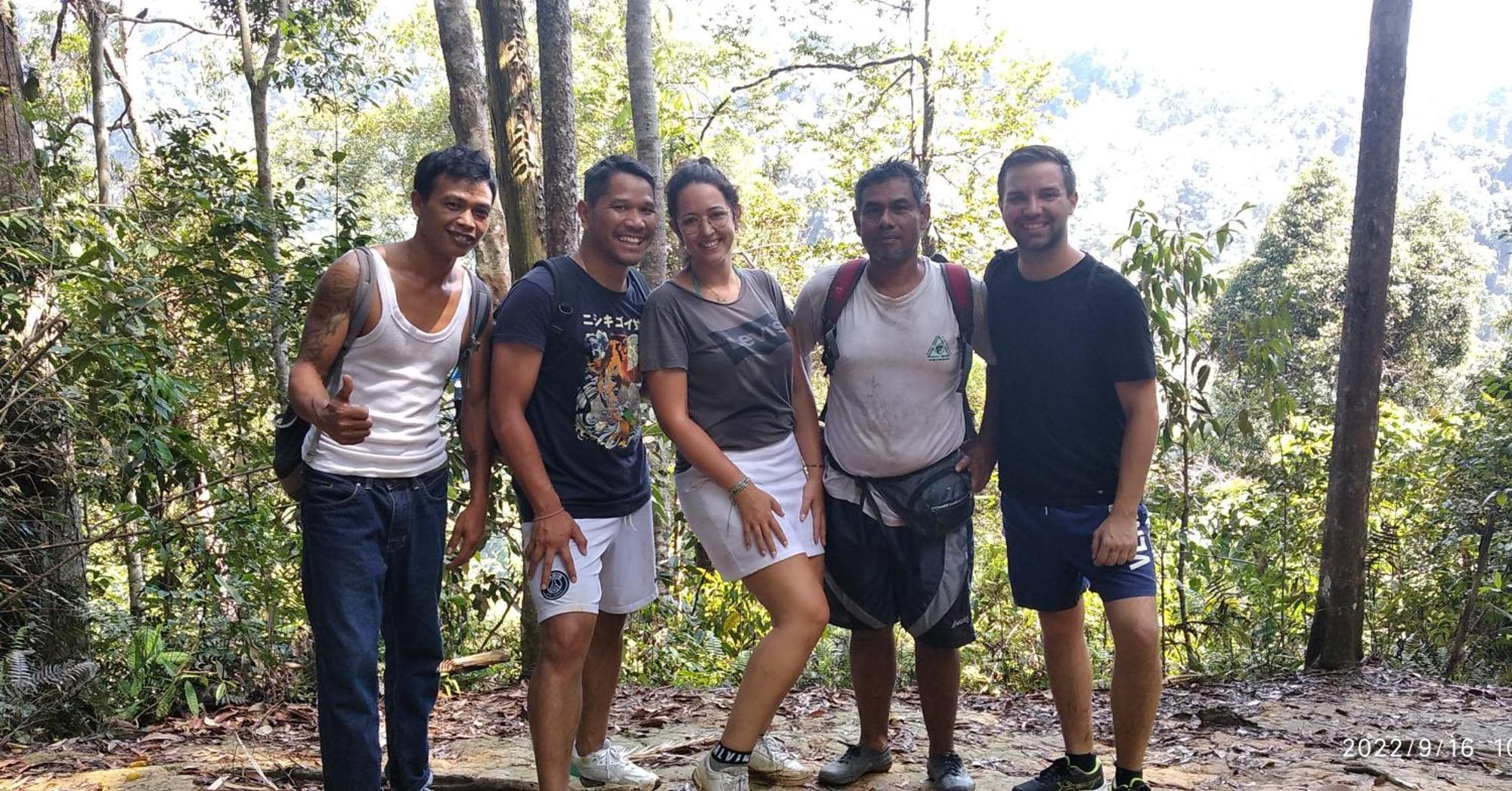 Orangutantreksumatra & Lovely Jungle Lodge Only Book If You Are Treking With Us Bukit Lawang Habitación foto