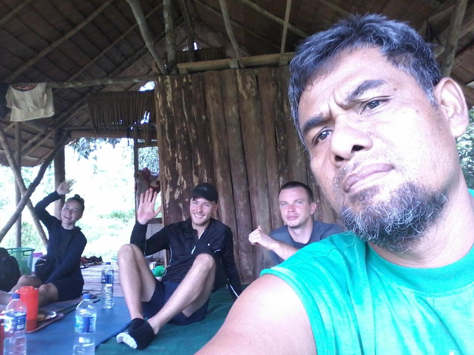 Orangutantreksumatra & Lovely Jungle Lodge Only Book If You Are Treking With Us Bukit Lawang Habitación foto