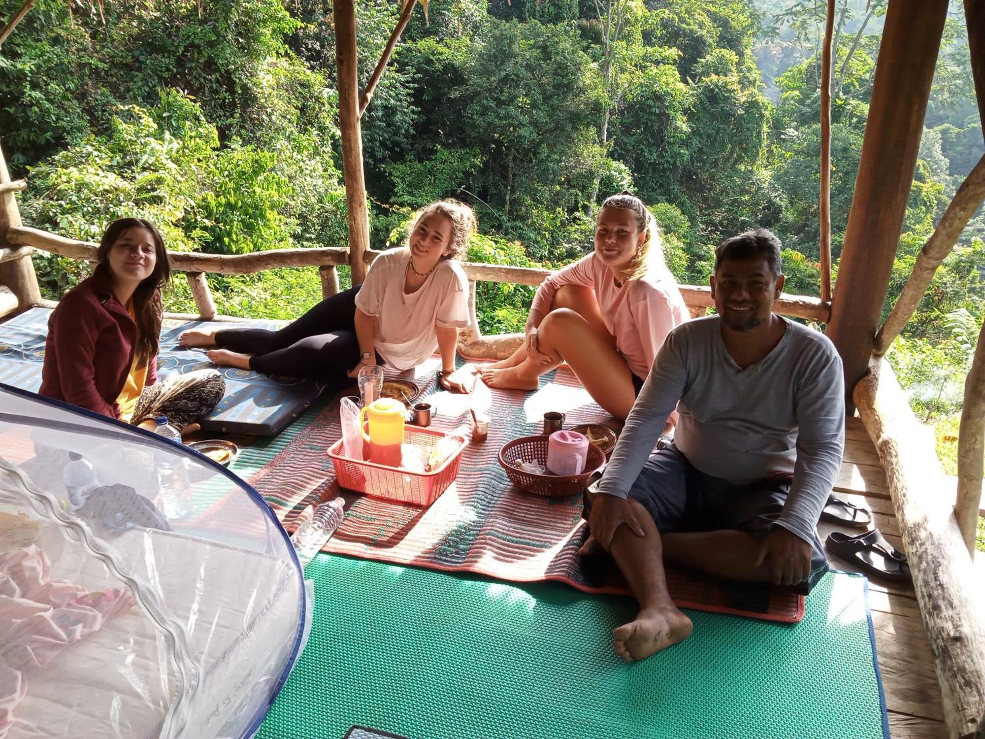 Orangutantreksumatra & Lovely Jungle Lodge Only Book If You Are Treking With Us Bukit Lawang Habitación foto